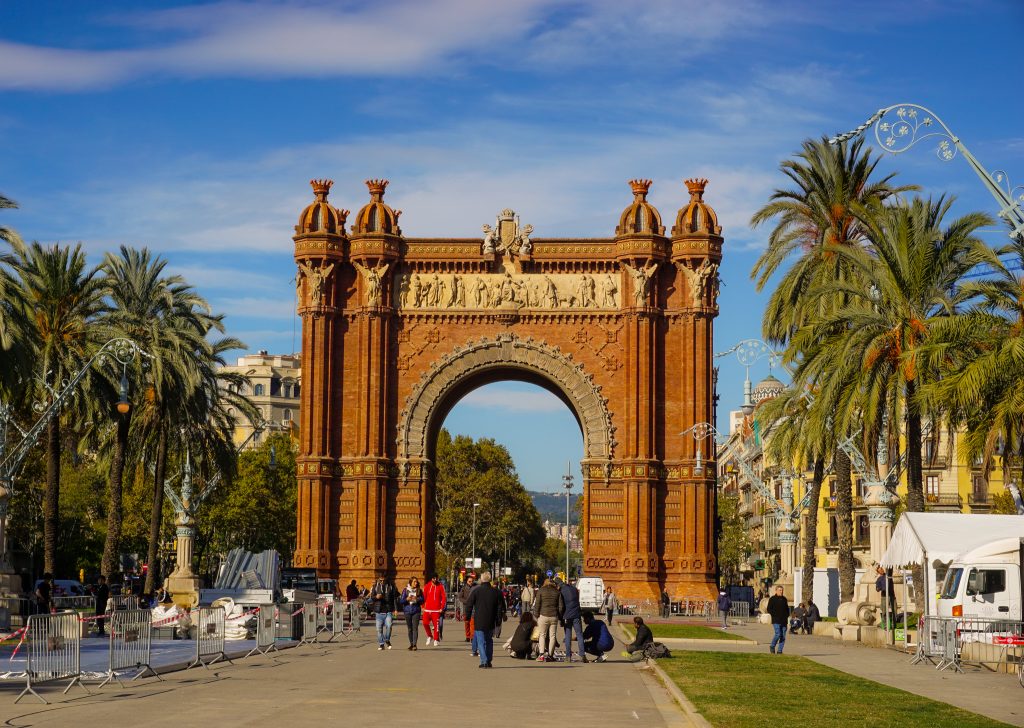 This image has an empty alt attribute; its file name is Triomf-Kemeri-Arc-de-Triomf-1-1024x728.jpg